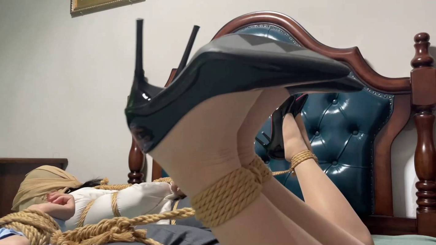 云雀绳艺紧缚新作品之当月底业绩不好的时候2名销售为了保住绩效，会发生什么事情？！这部作品可以在线看！