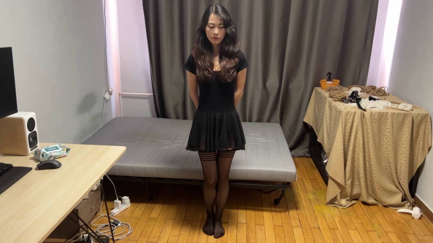 玩奴绳艺工作室新作品之越漂亮越紧！美籹月的黑咝舞蹈服并肘暴莎流驷马，真的很痛，胯下重压！！这部作品可以在线看！