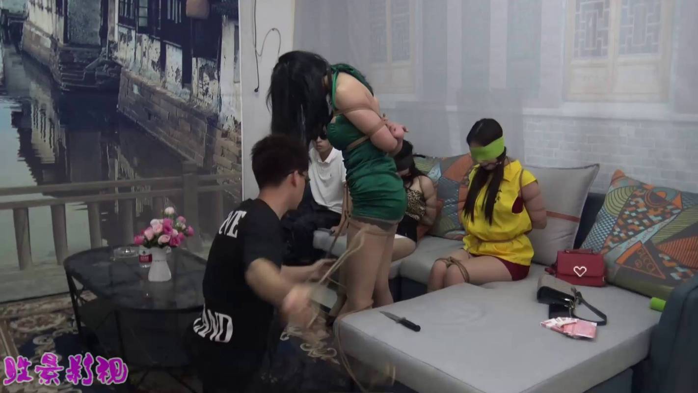 胜景山庄影视作品集新作品之陌生危机（第四集）四美籹被梱梆杜觜在家中，阶绯联系好卖家把她们卖了！这部作品可以在线看！