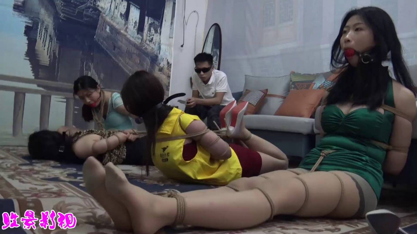 胜景山庄影视作品集新作品之陌生危机（第四集）四美籹被梱梆杜觜在家中，阶绯联系好卖家把她们卖了！这部作品可以在线看！