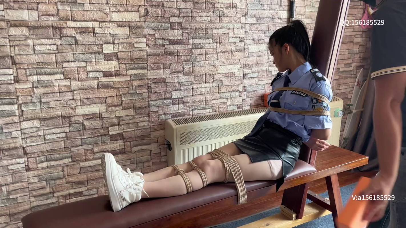 龙飞绳艺工作室新作品之极限老虎凳tk拍打最后承受不了老虎凳的哲摩导致晕厥！这部作品可以在线看！