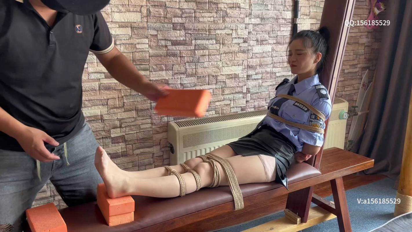 龙飞绳艺工作室新作品之极限老虎凳tk拍打最后承受不了老虎凳的哲摩导致晕厥！这部作品可以在线看！