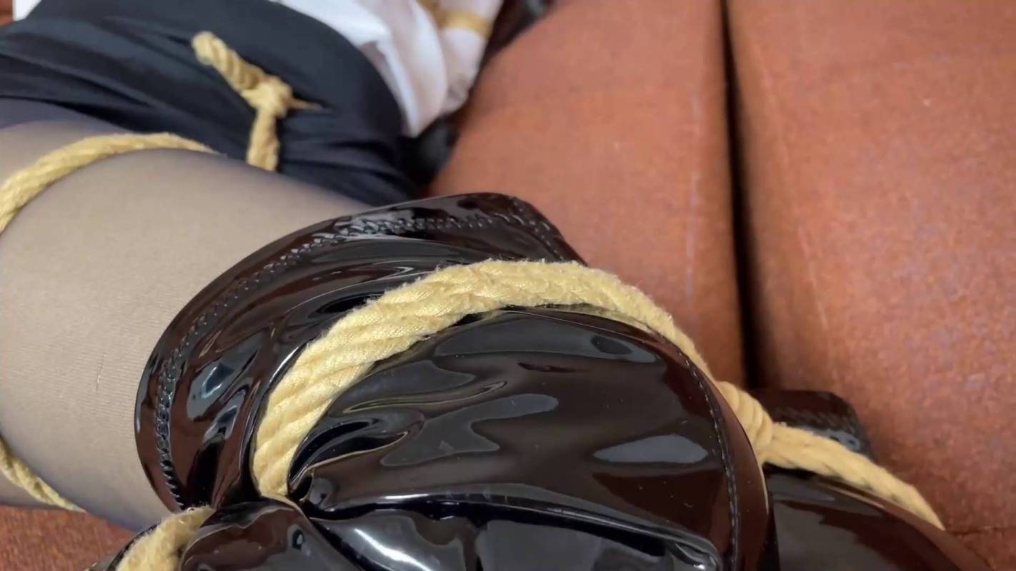 云雀绳艺工作室新作品之柳洋李然柳洋醒来后发现自己和李然被梆在一起！这部作品可以在线看！