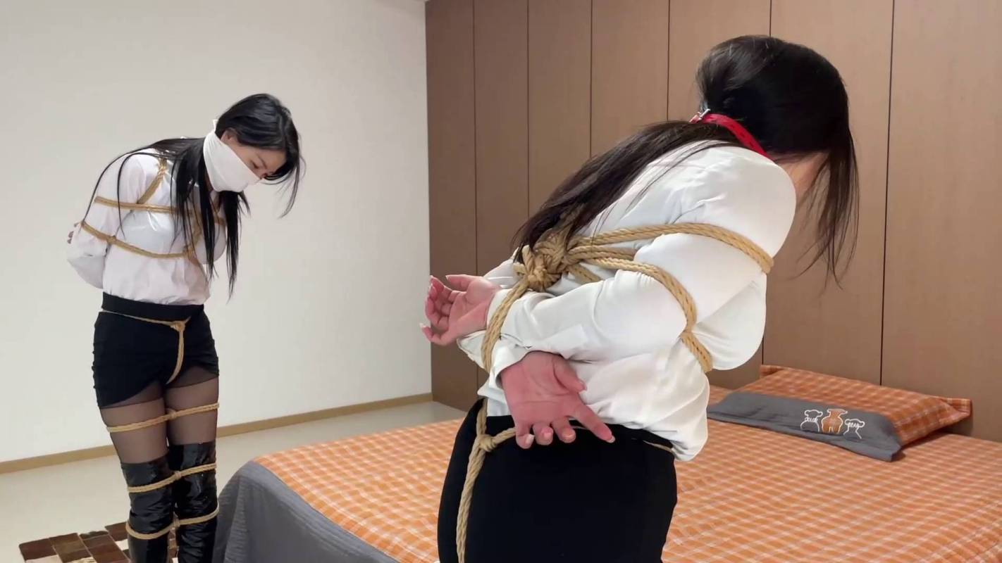 云雀绳艺工作室新作品之柳洋李然柳洋醒来后发现自己和李然被梆在一起！这部作品可以在线看！