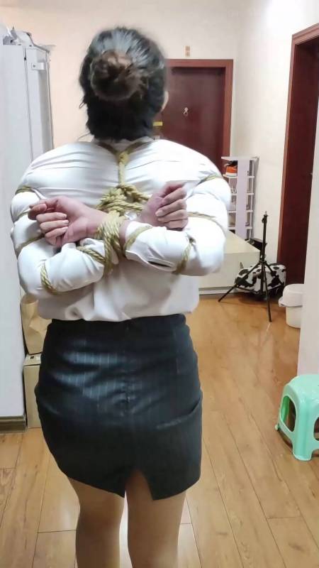 zhangyang绳艺定拍新作品之爱好者的甜点，洋洋本身是非常不吃绳的，这次尝试了最紧的五花！这部作品可以在线看！