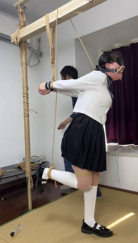 麦子原创紧缚之极限挑战第一部直臂梱手腕,缸钩连接项圈!这部作品可以在线看!