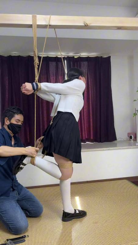 麦子原创紧缚之极限挑战第一部直臂梱手腕,缸钩连接项圈!这部作品可以在线看!