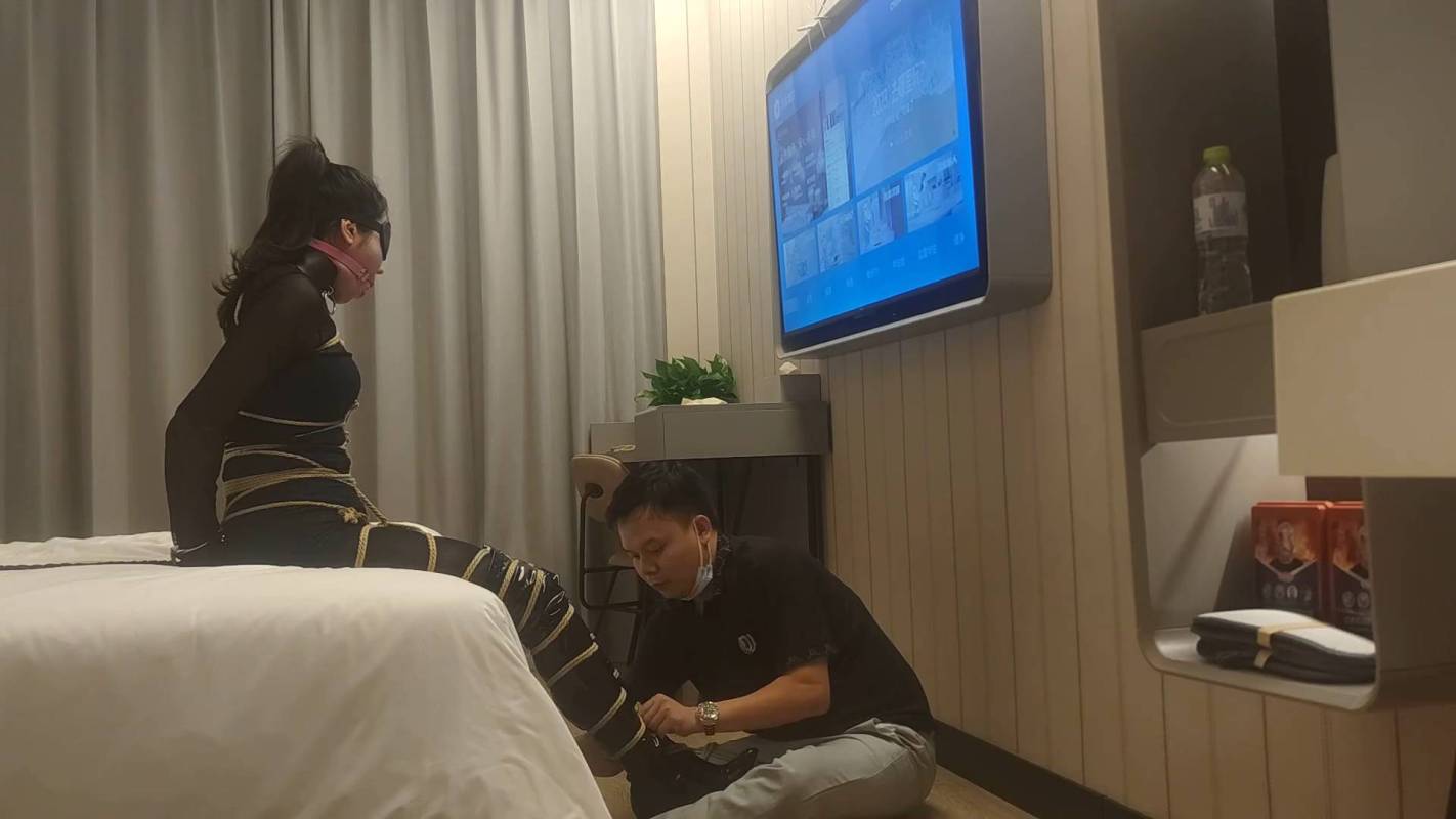 素人绳艺原创系列在线观看之身材颜值不错的气枳高挑职业美籹模特酒店月绳紧缚体验！这部作品可以在线看！