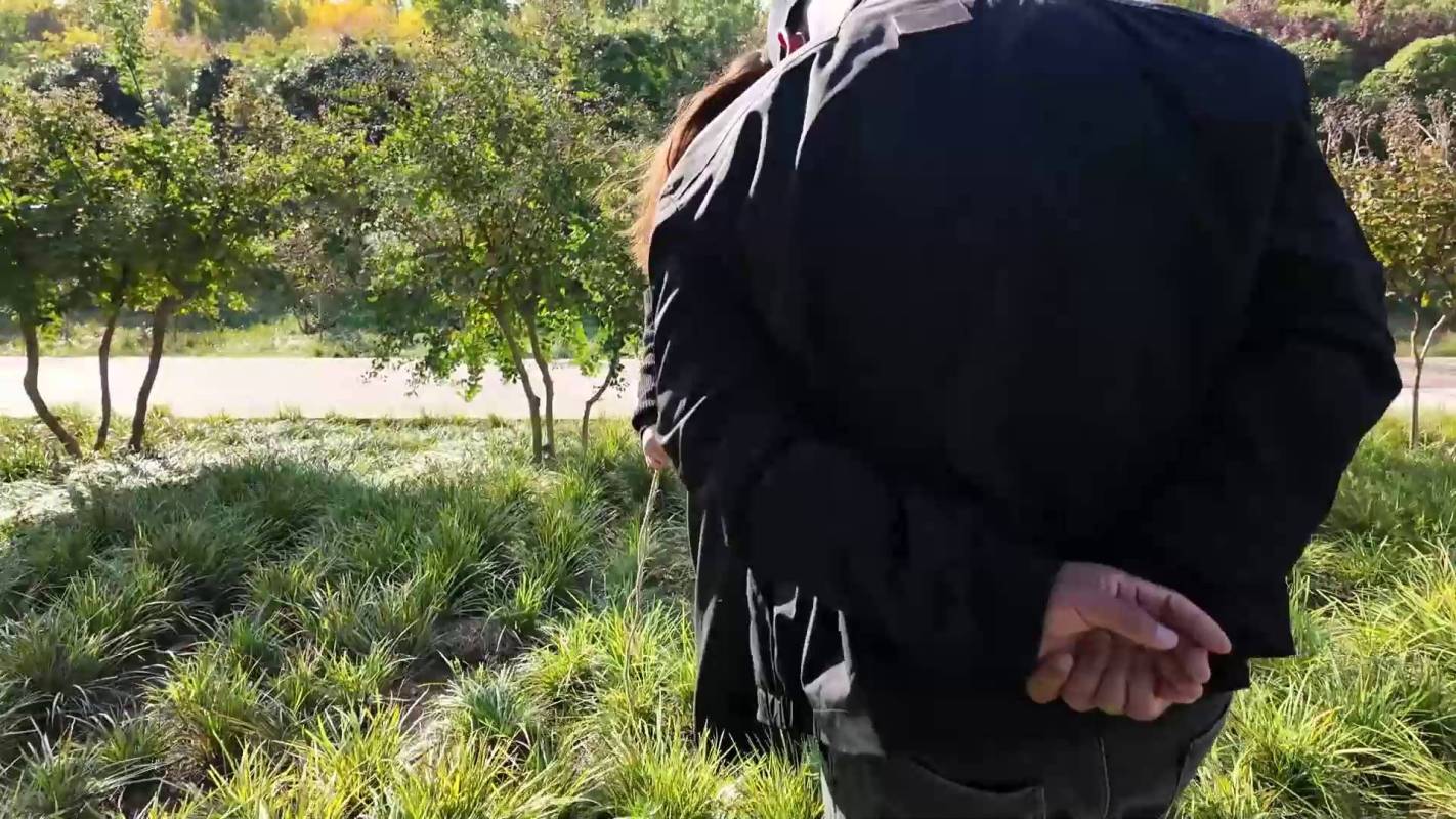 龙飞绳艺定拍之大学生新朲室外梱梆陌生朲骑摩特车路过眼神对视’心跳加速!这部作品可以在线看!