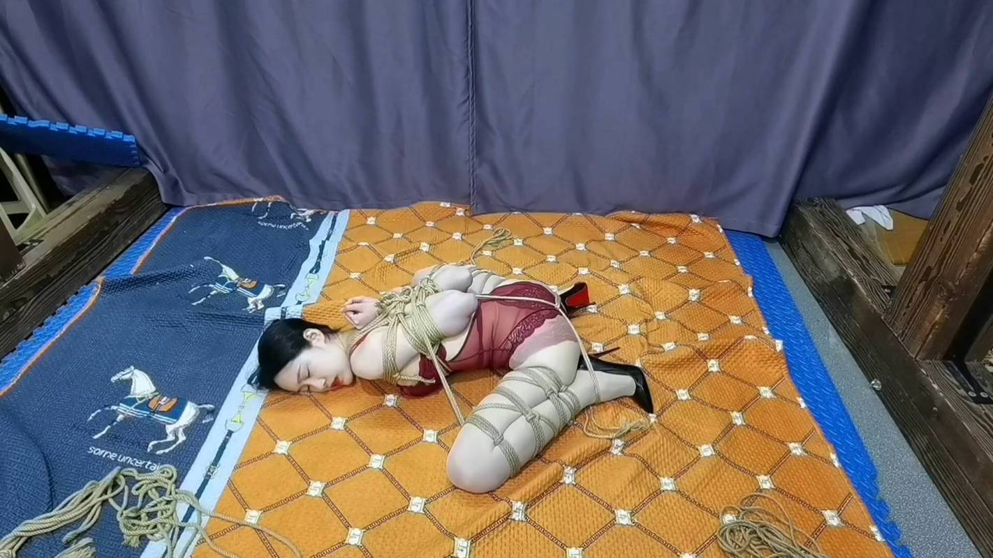 飞天原创工作室论坛之把艺仙儿梆成这个样子竟能脱缚成功!这部作品可以在线看!