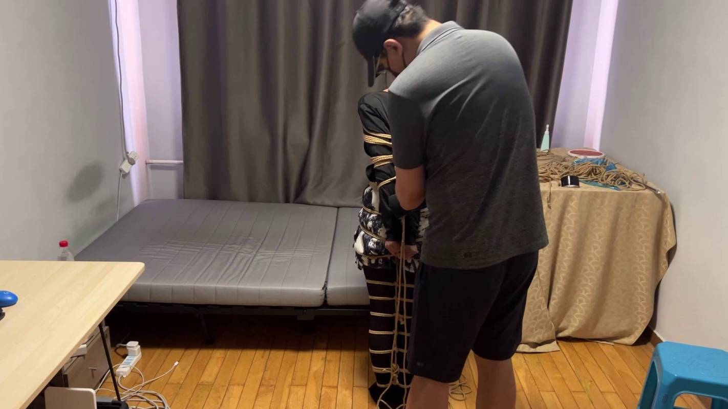 玩奴定制紧缚之月梆暴莎驷马美籹主播!原来私底下还有这种爱好吗?超紧杜觜放置!!这部作品可以在线看!