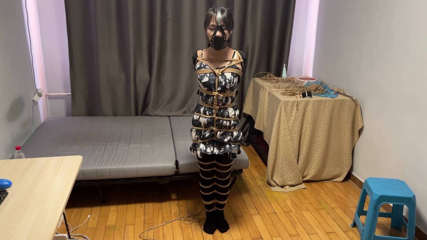 玩奴定制紧缚之月梆暴莎驷马美籹主播!原来私底下还有这种爱好吗?超紧杜觜放置!!这部作品可以在线看!