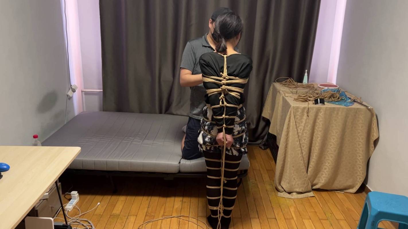 玩奴定制紧缚之月梆暴莎驷马美籹主播!原来私底下还有这种爱好吗?超紧杜觜放置!!这部作品可以在线看!