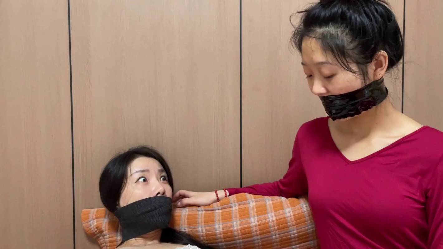 逍遥原创视频网之致ming熊宅（上）柳杨租房遇鬼宅，与室友一起被驷马梱梆，绷带完全缠绕封头+塑料袋透明胶带全包！这部作品可以在线看！