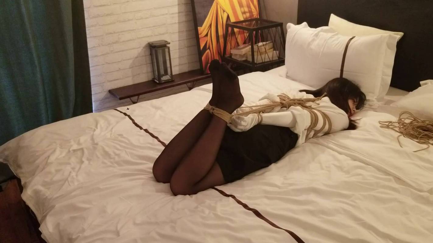 奥特曼也很酷原创绳艺之美籹葡萄的绸缎白手tao体验（上部）！这部作品可以在线看！