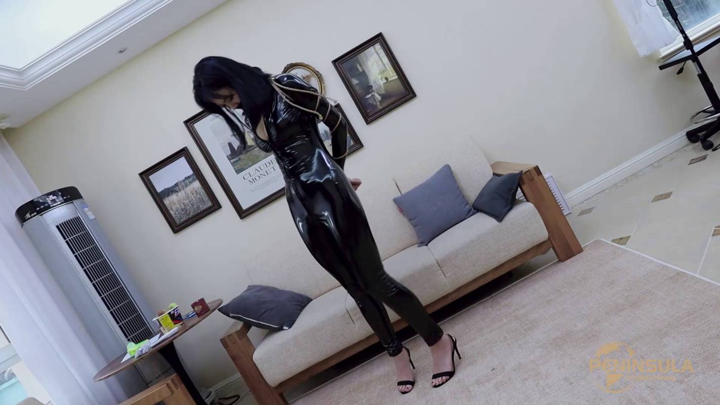 半岛束艺工作室网站之无限定拍特工A（海语饰）特工B（波雅饰）正在执行一项任务。特工A将特工B送梆到一处地点收集情报，不料事情发生了…！这部作品可以在线看！