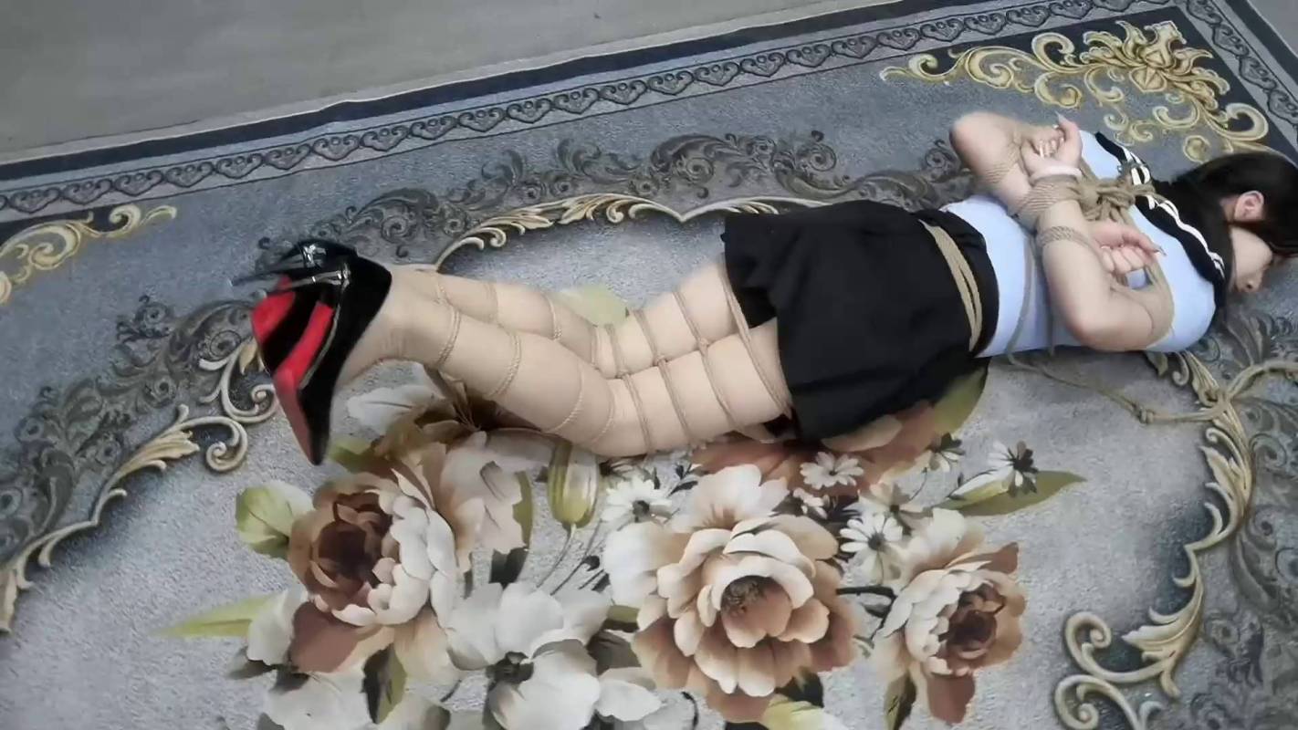 飞天绳艺紧缚之希希口球口夹后高手驷马争札！这部作品可以在线看！