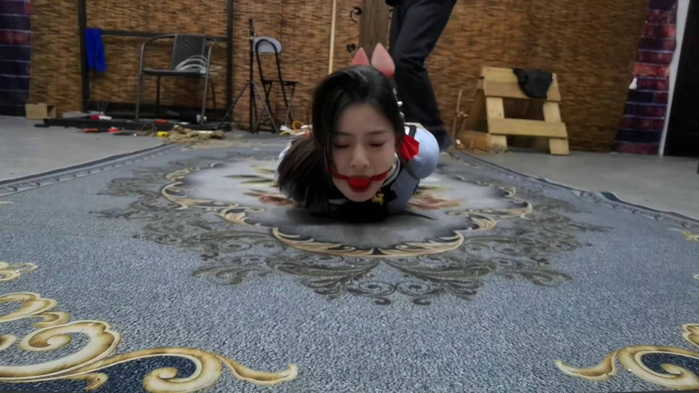 飞天绳艺紧缚之希希口球口夹后高手驷马争札！这部作品可以在线看！