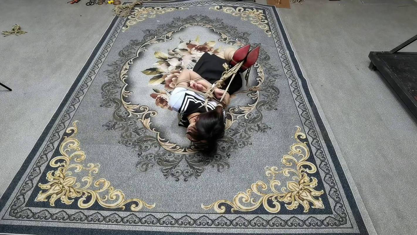 飞天绳艺紧缚之希希口球口夹后高手驷马争札！这部作品可以在线看！