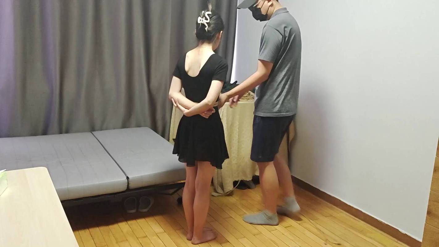 玩奴绳艺定制之暴莎直臂蛇缚超紧驷马裸足勒住脚趾，口球杜觜，月梆清纯小美！这部作品可以在线看！