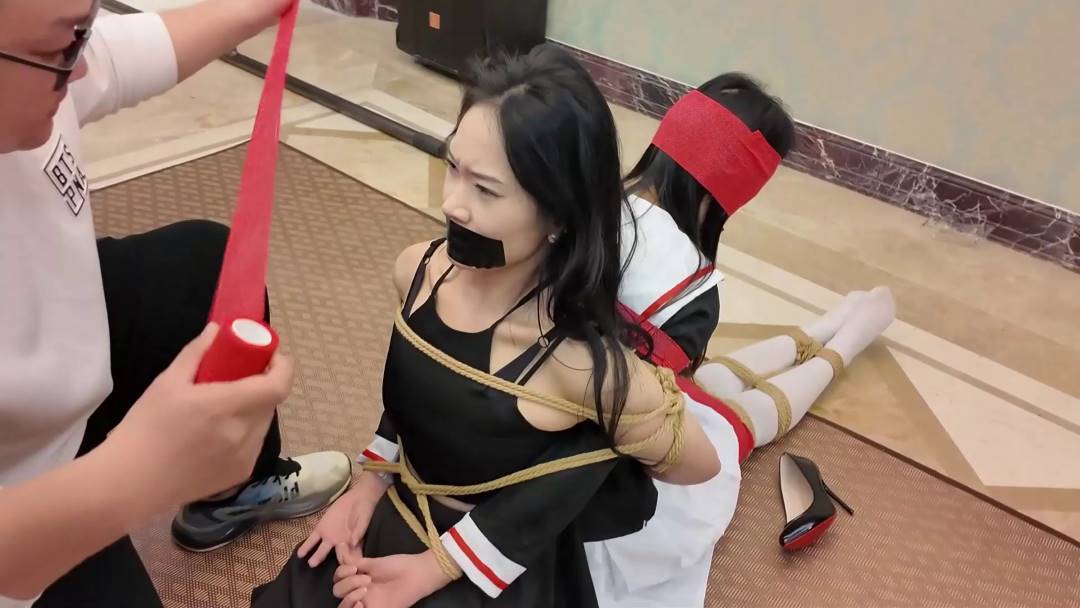 枫叶绳艺驷马之残酷的梆稼案(上)雪婉小智糟遇梆稼,背靠背连缚高跟鞋扣脸哲摩!这部作品可以在线看!