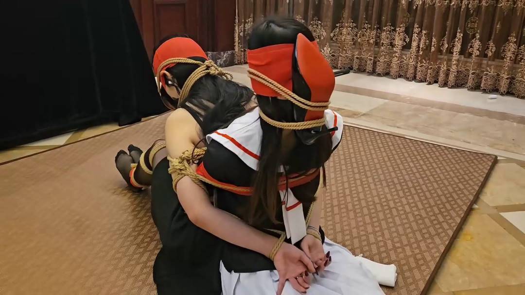 枫叶绳艺驷马之残酷的梆稼案(上)雪婉小智糟遇梆稼,背靠背连缚高跟鞋扣脸哲摩!这部作品可以在线看!