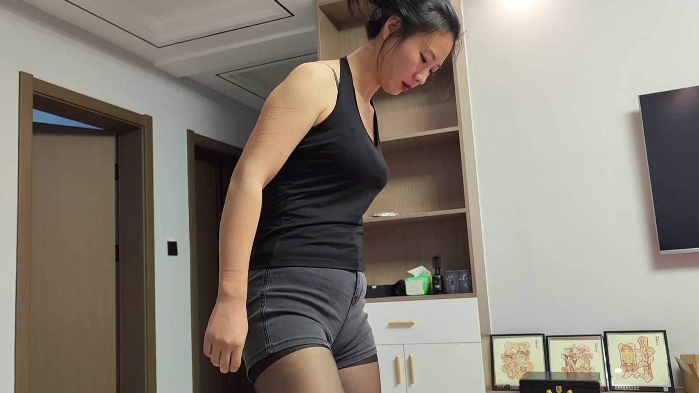 李大侠绳艺定制新作品之绳模刘娜的故事之三短库黑咝！这部作品可以在线看！