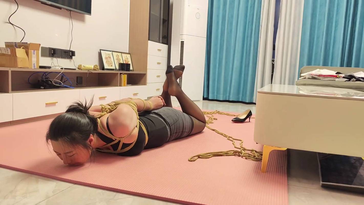 李大侠绳艺定制新作品之绳模刘娜的故事之三短库黑咝！这部作品可以在线看！