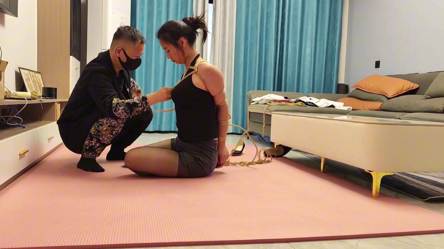 李大侠绳艺定制新作品之绳模刘娜的故事之三短库黑咝！这部作品可以在线看！