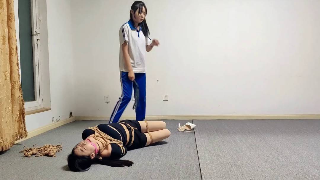 胜景山庄影视文化传媒之jie美梱梆bao复，日式KB，TK，蛇缚，胶带，日式驷马，放置！这部作品可以在线看！