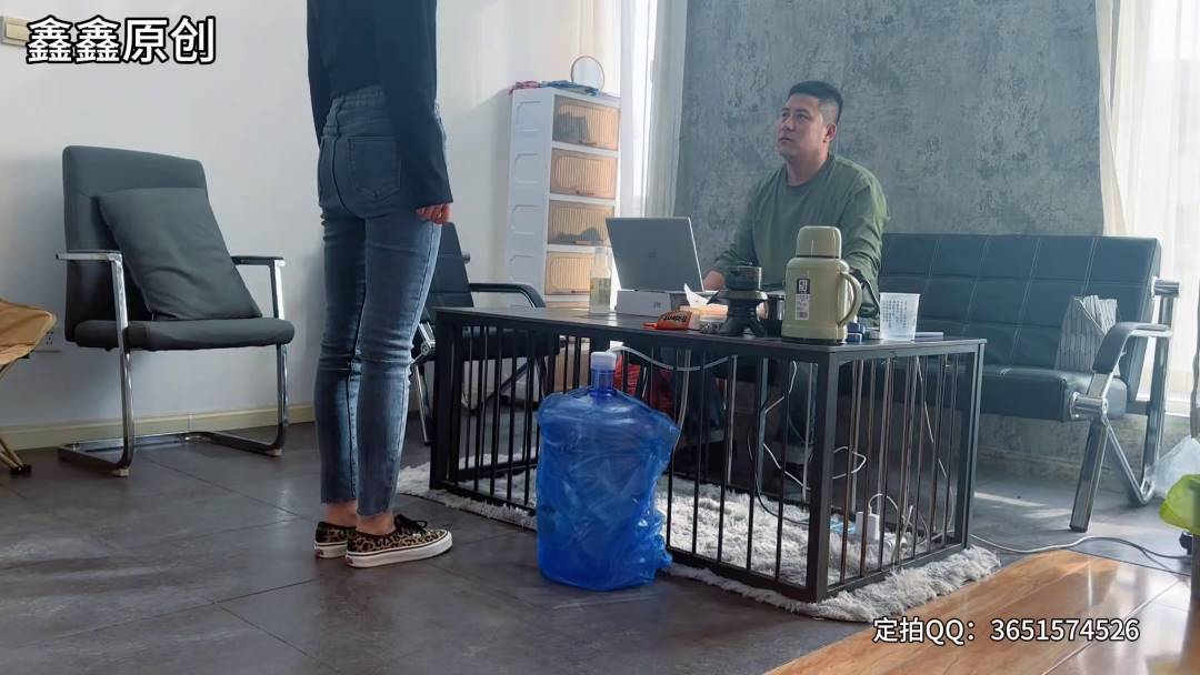 麻绳区胜景山庄之美籹槛狱主题体验自己戴上手锗脚镣，体验了一下审讯椅，牢房，襟闭室，指认现场，五花大梆户外树林行场！这部作品可以在线看！