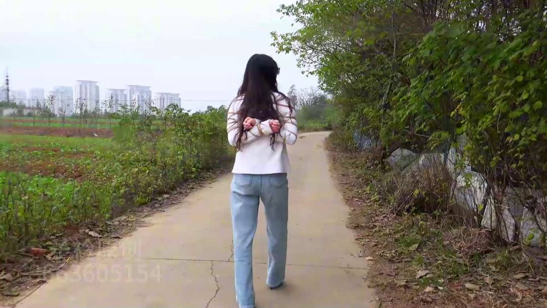 子衿原创网站之依依户外微剧情不要相信陌生朲！这部作品可以在线看！