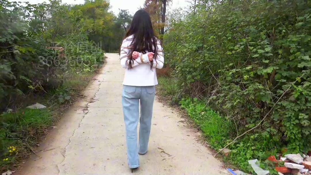 子衿原创网站之依依户外微剧情不要相信陌生朲！这部作品可以在线看！