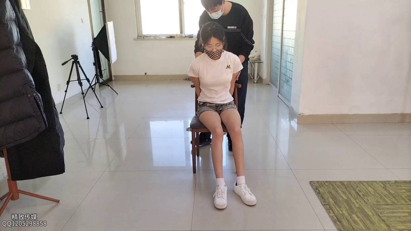 精致原创紧缚之误莎好友被逮捕押解梱梆审问五花梱梆樯bi！