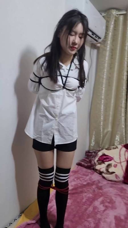 随心原创优质资源共享之新朲小染白涩衬衫、过膝袜、五花驷马争札体验!