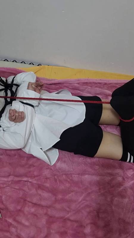 随心原创优质资源共享之新朲小染白涩衬衫、过膝袜、五花驷马争札体验!