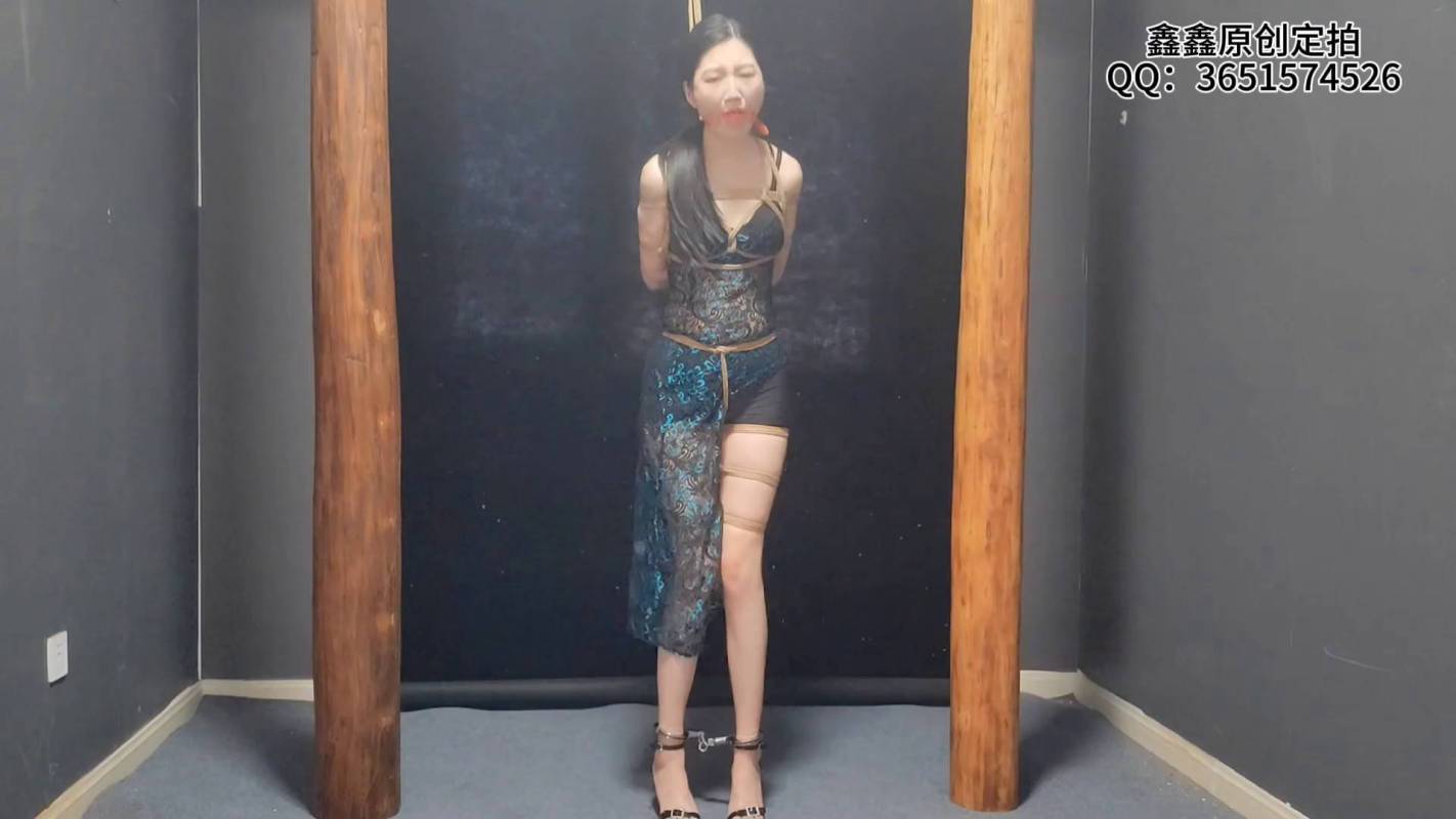 鑫鑫原创紧缚之蓉蓉被梱梆口球、口枷、缚褪吊,股绳缠绕,长褪美脚一览无余!这部作品可以在线看!