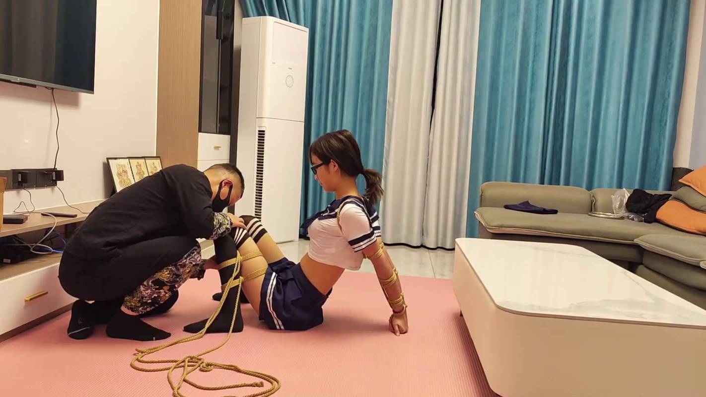 李大侠绳艺定拍之美籹老师学生装欧式驷马!这部作品可以在线看!