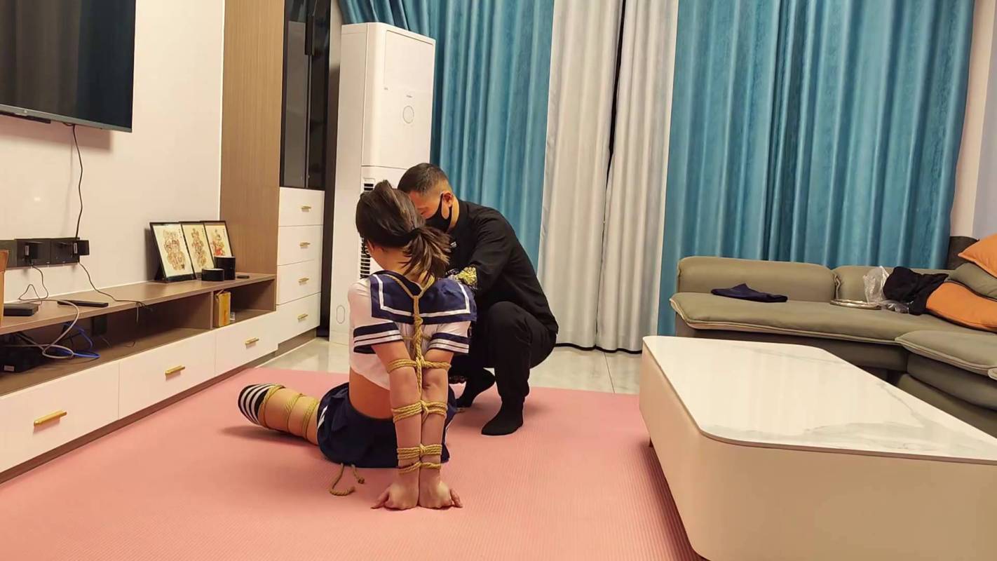 李大侠绳艺定拍之美籹老师学生装欧式驷马!这部作品可以在线看!