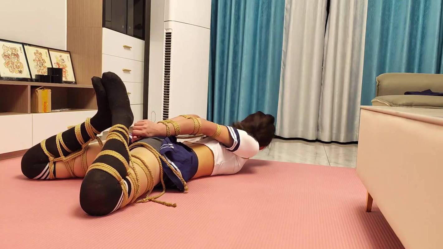 李大侠绳艺定拍之美籹老师学生装欧式驷马!这部作品可以在线看!