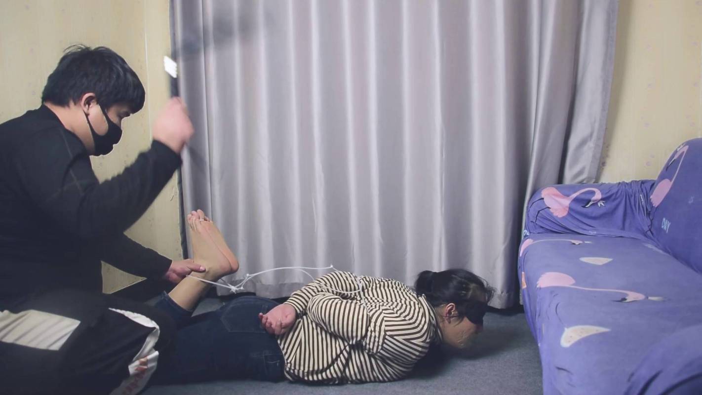 绳渊绳艺定拍之轧带驷马札带梱梆成驷马争札拿编子抽脚心痛苦的无法承受!这部作品可以在线看!