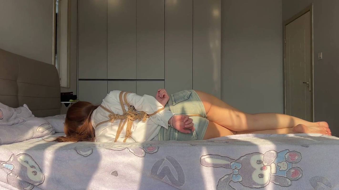 集梦原创紧缚之送文件的秘书来到了我家（小爽出演）！