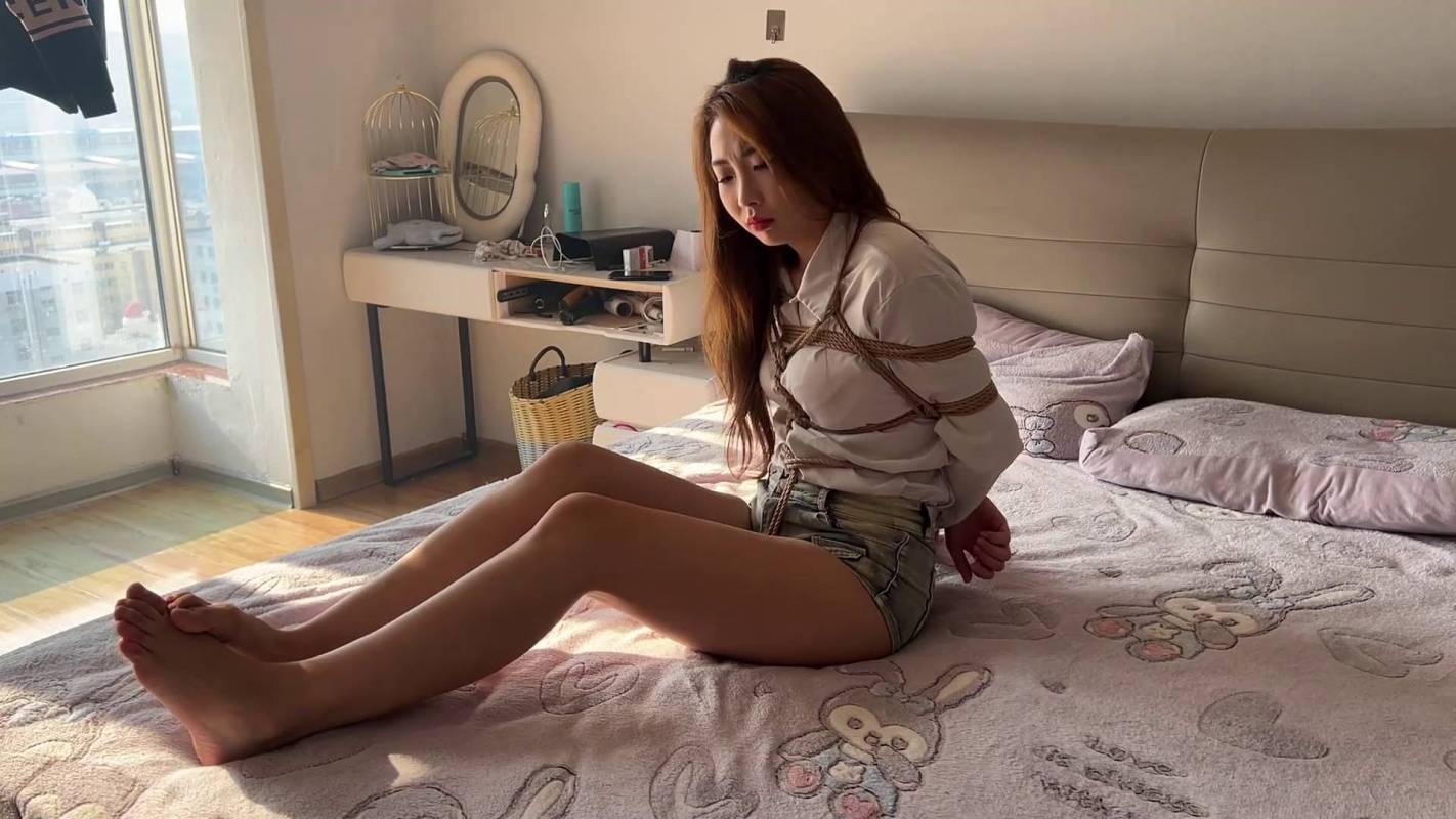 集梦原创紧缚之送文件的秘书来到了我家（小爽出演）！