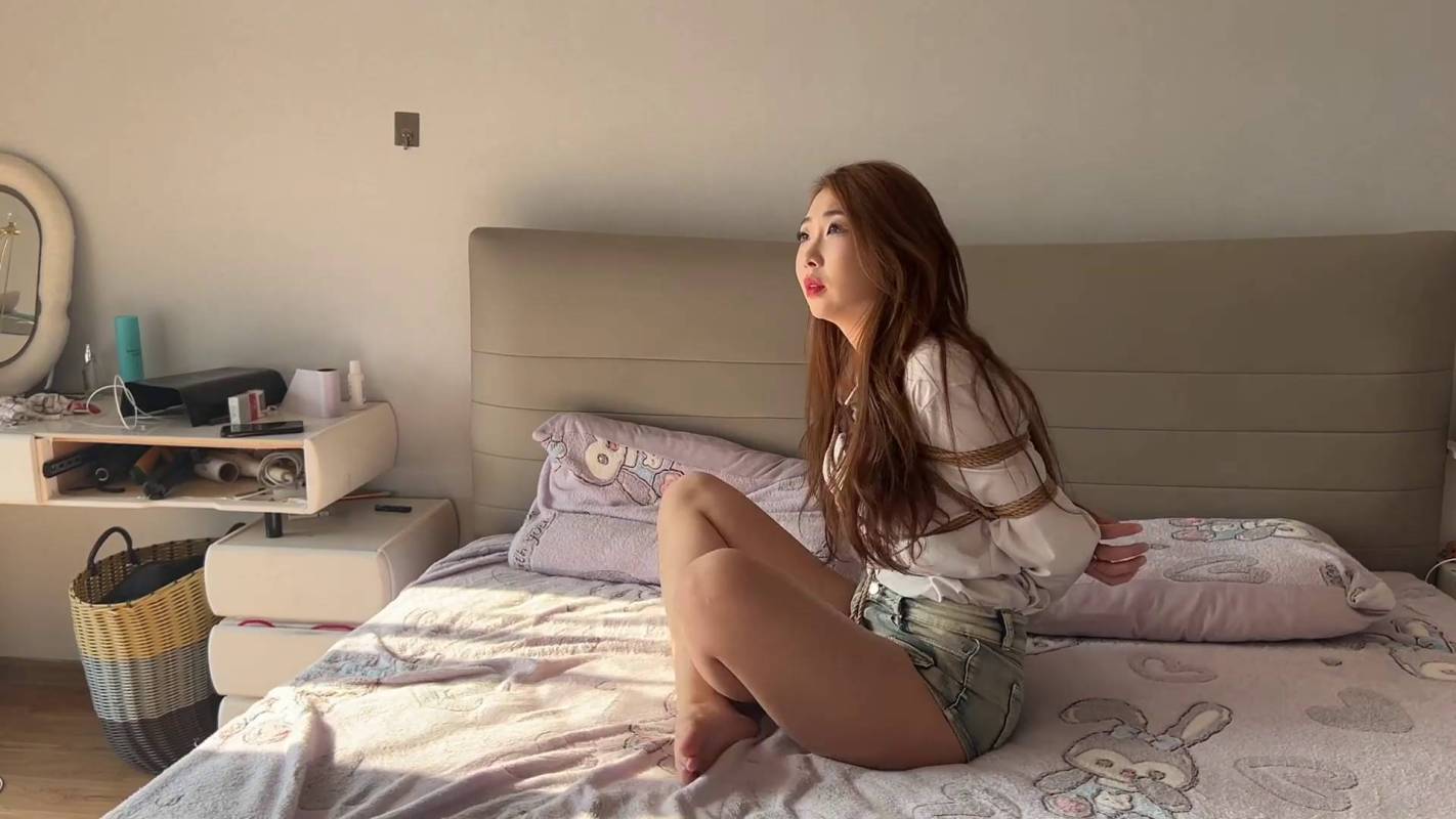 集梦原创紧缚之送文件的秘书来到了我家（小爽出演）！