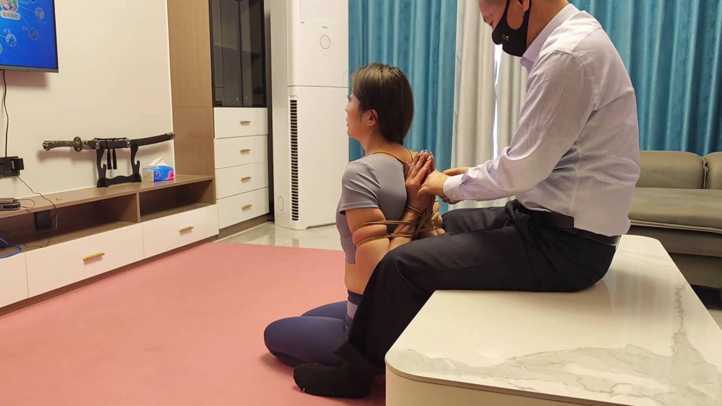 逍遥原创工作室官网新作品之佳佳瑜伽服自缚！这部作品可以在线看！