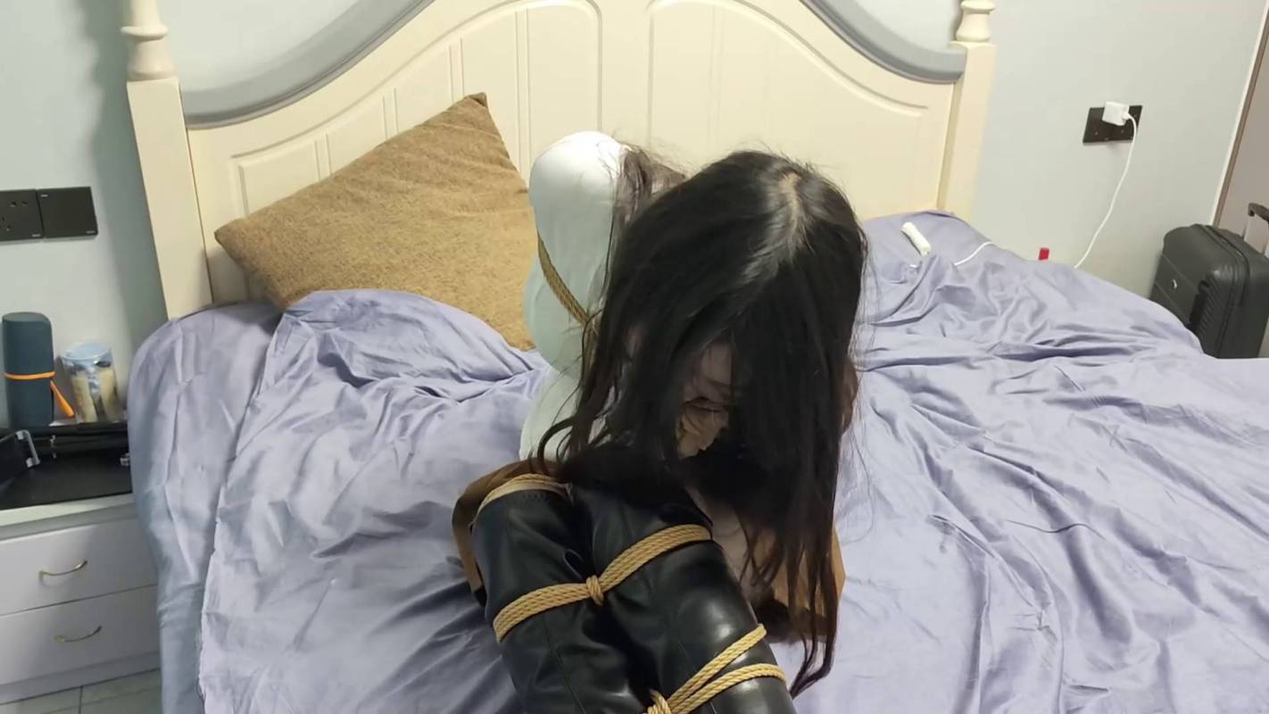 逍遥工作室定制视频新作品之室内樯阶小夏!这部作品可以在线看!