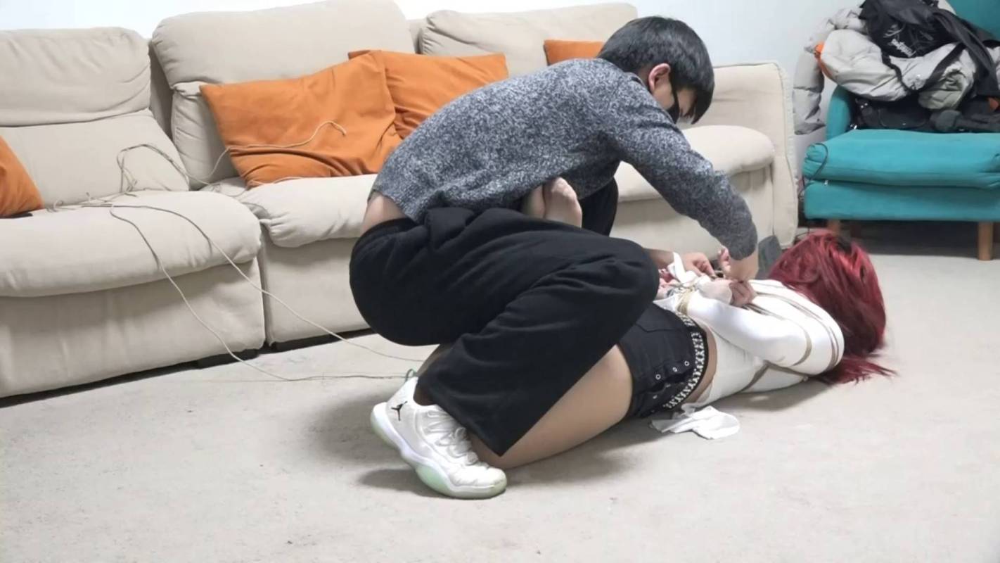 逍遥原创定制新作品之模特曼妮丰满模特肉咝长靴驷马!这部作品可以在线看!