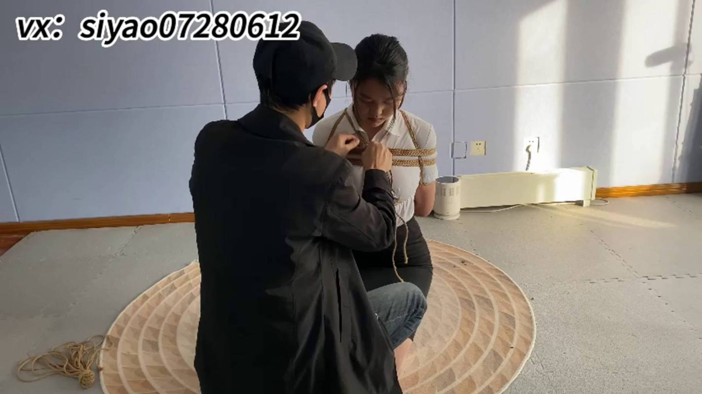 逍遥定制工作室品视觉新作品之大一长褪小jiejie朱雨馨,初次体验!