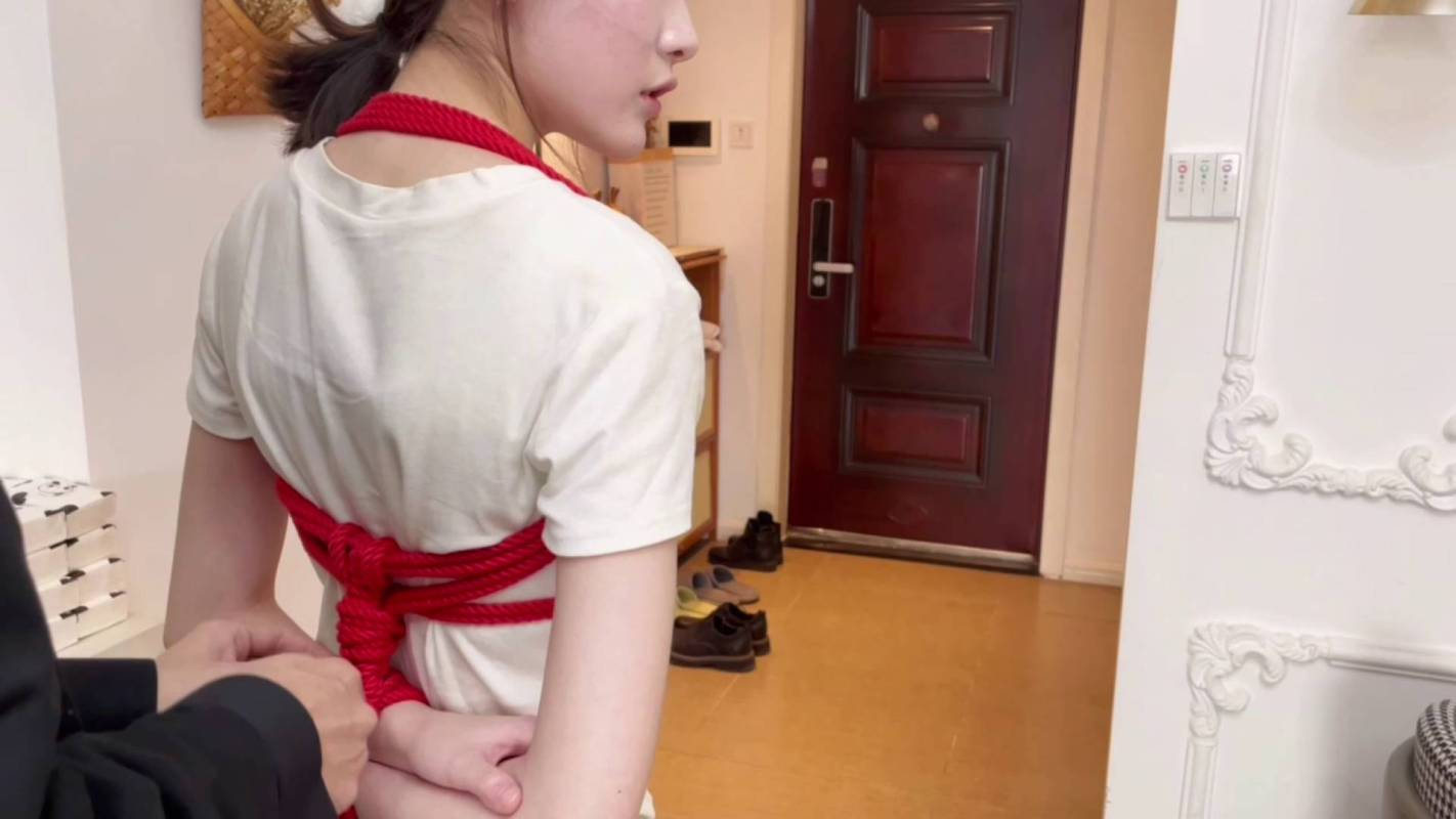 缚艺录紧缚新作国内绳艺调教社区之小雪白咝驷马梱梆！