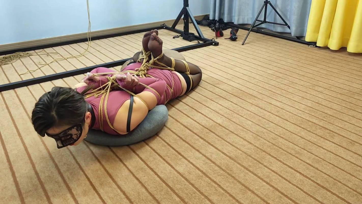 逍遥原创出品之佳佳极限驷马！这部作品可以在线看！